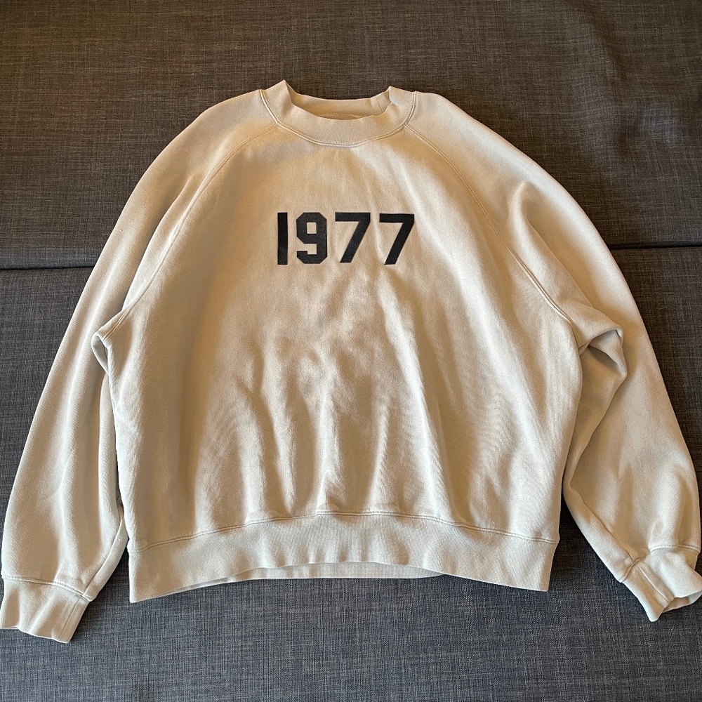 Essentials Fear Of God 1977 Crewneck Wheat size X-Large Streetwear Sweatshirt